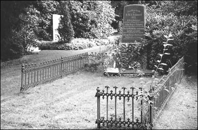 Eisernes Kreuz Grabmal Gusskreuz Friedhof Kruzifix 